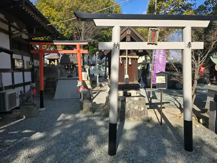 熊野神社の{uncategorized: "未分類", other: "その他", undefined: "問題あり", building: "その他建物", grave: "お墓", sacred_gate: "鳥居", guardian: "狛犬", statue: "像", buddha: "仏像", history: "歴史", nature: "自然", garden: "庭園", animal: "動物", pagoda: "塔", temizu: "手水舎", mountain_gate: "山門・神門", sanctuary: "本殿・本堂", subordinate: "末社・摂社", art: "芸術", scenery: "景色", jizo: "地蔵", ema: "絵馬", goshuin: "御朱印", omikuji: "おみくじ", items: "授与品その他", amulet: "お守り", goshuincho: "御朱印帳", eats: "食事", festival: "お祭り", votive_dance: "神楽", shichigosan: "七五三参", wedding: "結婚式", experience: "体験その他", initially: "初詣", around: "周辺", anti_infection: "感染症対策"}