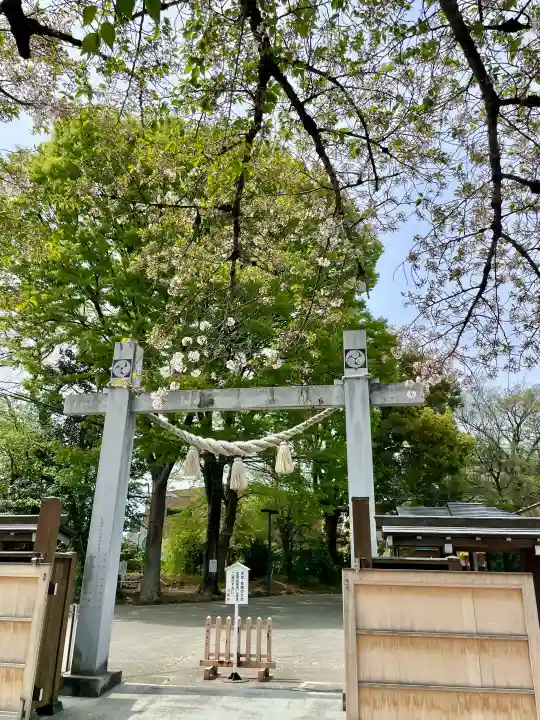 諏訪神社の{uncategorized: "未分類", other: "その他", undefined: "問題あり", building: "その他建物", grave: "お墓", sacred_gate: "鳥居", guardian: "狛犬", statue: "像", buddha: "仏像", history: "歴史", nature: "自然", garden: "庭園", animal: "動物", pagoda: "塔", temizu: "手水舎", mountain_gate: "山門・神門", sanctuary: "本殿・本堂", subordinate: "末社・摂社", art: "芸術", scenery: "景色", jizo: "地蔵", ema: "絵馬", goshuin: "御朱印", omikuji: "おみくじ", items: "授与品その他", amulet: "お守り", goshuincho: "御朱印帳", eats: "食事", festival: "お祭り", votive_dance: "神楽", shichigosan: "七五三参", wedding: "結婚式", experience: "体験その他", initially: "初詣", around: "周辺", anti_infection: "感染症対策"}