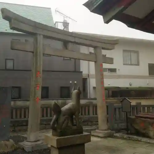 篠原稲荷神社の鳥居