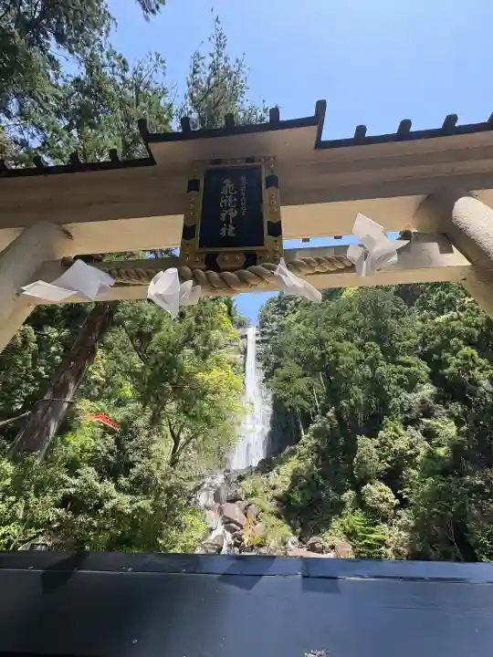 飛瀧神社(熊野那智大社別宮)の{uncategorized: "未分類", other: "その他", undefined: "問題あり", building: "その他建物", grave: "お墓", sacred_gate: "鳥居", guardian: "狛犬", statue: "像", buddha: "仏像", history: "歴史", nature: "自然", garden: "庭園", animal: "動物", pagoda: "塔", temizu: "手水舎", mountain_gate: "山門・神門", sanctuary: "本殿・本堂", subordinate: "末社・摂社", art: "芸術", scenery: "景色", jizo: "地蔵", ema: "絵馬", goshuin: "御朱印", omikuji: "おみくじ", items: "授与品その他", amulet: "お守り", goshuincho: "御朱印帳", eats: "食事", festival: "お祭り", votive_dance: "神楽", shichigosan: "七五三参", wedding: "結婚式", experience: "体験その他", initially: "初詣", around: "周辺", anti_infection: "感染症対策"}