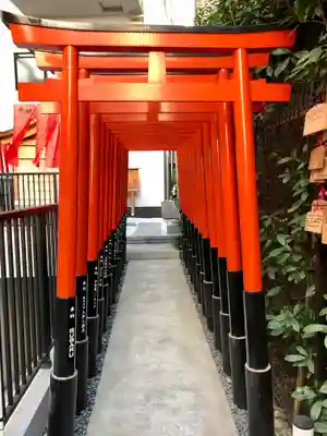 恵比寿山下伏見稲荷大明神の鳥居