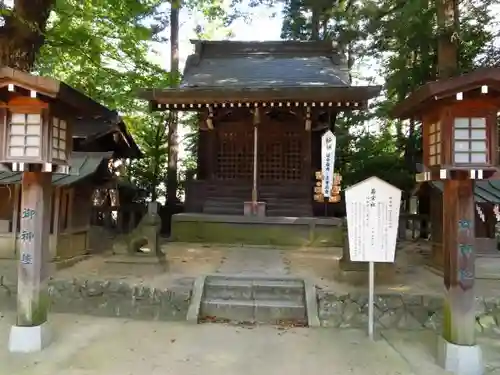 穂高神社本宮の本殿