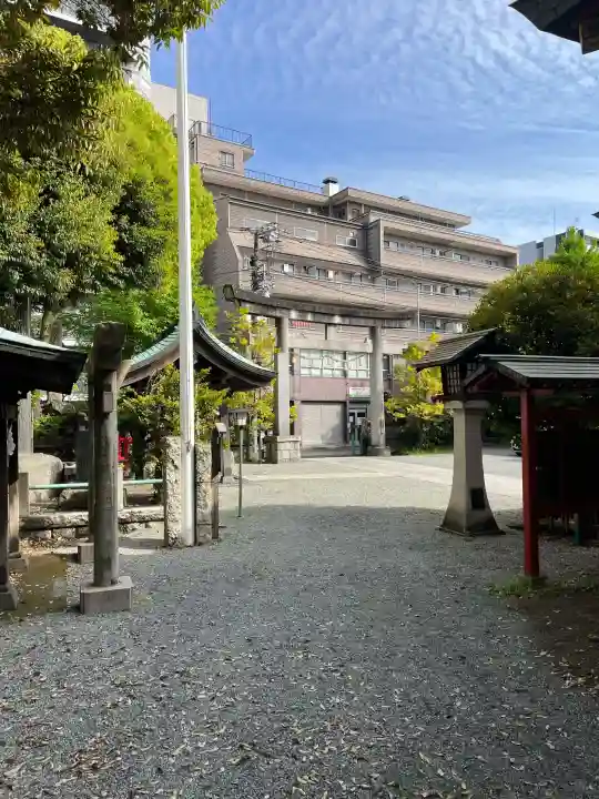 東神奈川熊野神社の{uncategorized: "未分類", other: "その他", undefined: "問題あり", building: "その他建物", grave: "お墓", sacred_gate: "鳥居", guardian: "狛犬", statue: "像", buddha: "仏像", history: "歴史", nature: "自然", garden: "庭園", animal: "動物", pagoda: "塔", temizu: "手水舎", mountain_gate: "山門・神門", sanctuary: "本殿・本堂", subordinate: "末社・摂社", art: "芸術", scenery: "景色", jizo: "地蔵", ema: "絵馬", goshuin: "御朱印", omikuji: "おみくじ", items: "授与品その他", amulet: "お守り", goshuincho: "御朱印帳", eats: "食事", festival: "お祭り", votive_dance: "神楽", shichigosan: "七五三参", wedding: "結婚式", experience: "体験その他", initially: "初詣", around: "周辺", anti_infection: "感染症対策"}