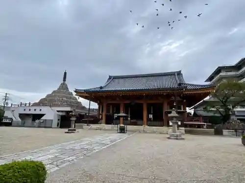 壬生寺の本殿・本堂