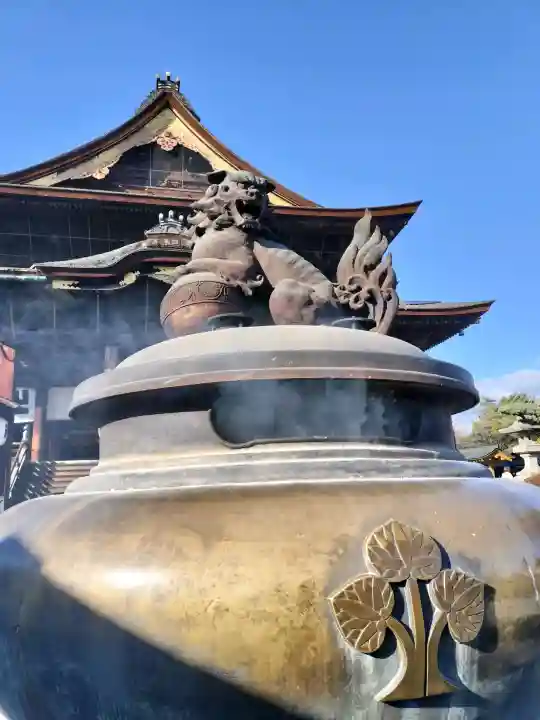善光寺の{uncategorized: "未分類", other: "その他", undefined: "問題あり", building: "その他建物", grave: "お墓", sacred_gate: "鳥居", guardian: "狛犬", statue: "像", buddha: "仏像", history: "歴史", nature: "自然", garden: "庭園", animal: "動物", pagoda: "塔", temizu: "手水舎", mountain_gate: "山門・神門", sanctuary: "本殿・本堂", subordinate: "末社・摂社", art: "芸術", scenery: "景色", jizo: "地蔵", ema: "絵馬", goshuin: "御朱印", omikuji: "おみくじ", items: "授与品その他", amulet: "お守り", goshuincho: "御朱印帳", eats: "食事", festival: "お祭り", votive_dance: "神楽", shichigosan: "七五三参", wedding: "結婚式", experience: "体験その他", initially: "初詣", around: "周辺", anti_infection: "感染症対策"}
