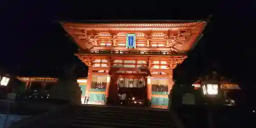 伏見稲荷大社の山門・神門