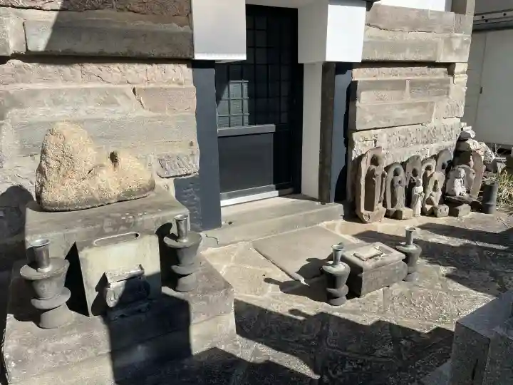 真宗西善寺の{uncategorized: "未分類", other: "その他", undefined: "問題あり", building: "その他建物", grave: "お墓", sacred_gate: "鳥居", guardian: "狛犬", statue: "像", buddha: "仏像", history: "歴史", nature: "自然", garden: "庭園", animal: "動物", pagoda: "塔", temizu: "手水舎", mountain_gate: "山門・神門", sanctuary: "本殿・本堂", subordinate: "末社・摂社", art: "芸術", scenery: "景色", jizo: "地蔵", ema: "絵馬", goshuin: "御朱印", omikuji: "おみくじ", items: "授与品その他", amulet: "お守り", goshuincho: "御朱印帳", eats: "食事", festival: "お祭り", votive_dance: "神楽", shichigosan: "七五三参", wedding: "結婚式", experience: "体験その他", initially: "初詣", around: "周辺", anti_infection: "感染症対策"}