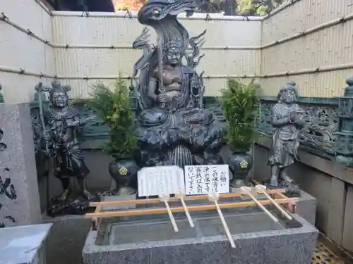 宝山寺の手水舎