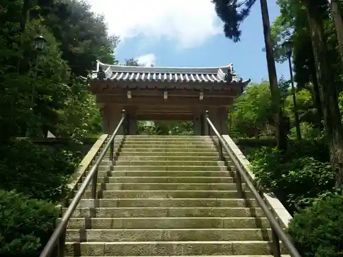 忉利天上寺の山門