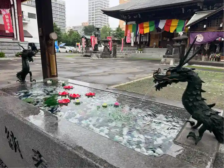 成田山札幌別院新栄寺の手水舎