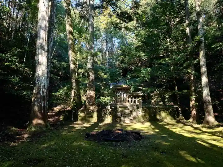 天津神社の{uncategorized: "未分類", other: "その他", undefined: "問題あり", building: "その他建物", grave: "お墓", sacred_gate: "鳥居", guardian: "狛犬", statue: "像", buddha: "仏像", history: "歴史", nature: "自然", garden: "庭園", animal: "動物", pagoda: "塔", temizu: "手水舎", mountain_gate: "山門・神門", sanctuary: "本殿・本堂", subordinate: "末社・摂社", art: "芸術", scenery: "景色", jizo: "地蔵", ema: "絵馬", goshuin: "御朱印", omikuji: "おみくじ", items: "授与品その他", amulet: "お守り", goshuincho: "御朱印帳", eats: "食事", festival: "お祭り", votive_dance: "神楽", shichigosan: "七五三参", wedding: "結婚式", experience: "体験その他", initially: "初詣", around: "周辺", anti_infection: "感染症対策"}