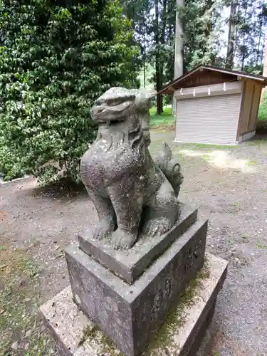 岩崎神社の狛犬