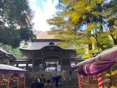 彌彦神社の山門・神門