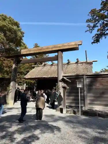 伊勢神宮外宮（豊受大神宮）の{uncategorized: "未分類", other: "その他", undefined: "問題あり", building: "その他建物", grave: "お墓", sacred_gate: "鳥居", guardian: "狛犬", statue: "像", buddha: "仏像", history: "歴史", nature: "自然", garden: "庭園", animal: "動物", pagoda: "塔", temizu: "手水舎", mountain_gate: "山門・神門", sanctuary: "本殿・本堂", subordinate: "末社・摂社", art: "芸術", scenery: "景色", jizo: "地蔵", ema: "絵馬", goshuin: "御朱印", omikuji: "おみくじ", items: "授与品その他", amulet: "お守り", goshuincho: "御朱印帳", eats: "食事", festival: "お祭り", votive_dance: "神楽", shichigosan: "七五三参", wedding: "結婚式", experience: "体験その他", initially: "初詣", around: "周辺", anti_infection: "感染症対策"}