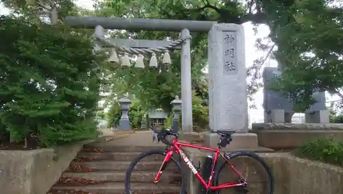 神明社の鳥居