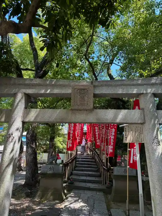西新井出世稲荷大明神の{uncategorized: "未分類", other: "その他", undefined: "問題あり", building: "その他建物", grave: "お墓", sacred_gate: "鳥居", guardian: "狛犬", statue: "像", buddha: "仏像", history: "歴史", nature: "自然", garden: "庭園", animal: "動物", pagoda: "塔", temizu: "手水舎", mountain_gate: "山門・神門", sanctuary: "本殿・本堂", subordinate: "末社・摂社", art: "芸術", scenery: "景色", jizo: "地蔵", ema: "絵馬", goshuin: "御朱印", omikuji: "おみくじ", items: "授与品その他", amulet: "お守り", goshuincho: "御朱印帳", eats: "食事", festival: "お祭り", votive_dance: "神楽", shichigosan: "七五三参", wedding: "結婚式", experience: "体験その他", initially: "初詣", around: "周辺", anti_infection: "感染症対策"}