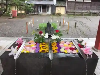 美濃國一宮　南宮大社の手水舎