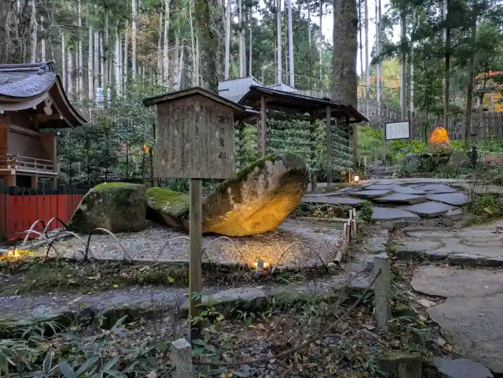 貴船神社結社の{uncategorized: "未分類", other: "その他", undefined: "問題あり", building: "その他建物", grave: "お墓", sacred_gate: "鳥居", guardian: "狛犬", statue: "像", buddha: "仏像", history: "歴史", nature: "自然", garden: "庭園", animal: "動物", pagoda: "塔", temizu: "手水舎", mountain_gate: "山門・神門", sanctuary: "本殿・本堂", subordinate: "末社・摂社", art: "芸術", scenery: "景色", jizo: "地蔵", ema: "絵馬", goshuin: "御朱印", omikuji: "おみくじ", items: "授与品その他", amulet: "お守り", goshuincho: "御朱印帳", eats: "食事", festival: "お祭り", votive_dance: "神楽", shichigosan: "七五三参", wedding: "結婚式", experience: "体験その他", initially: "初詣", around: "周辺", anti_infection: "感染症対策"}