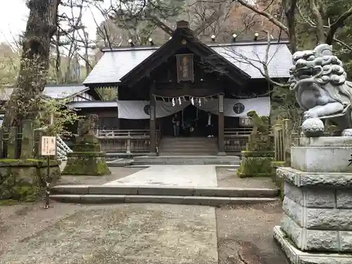 春日山神社の本殿