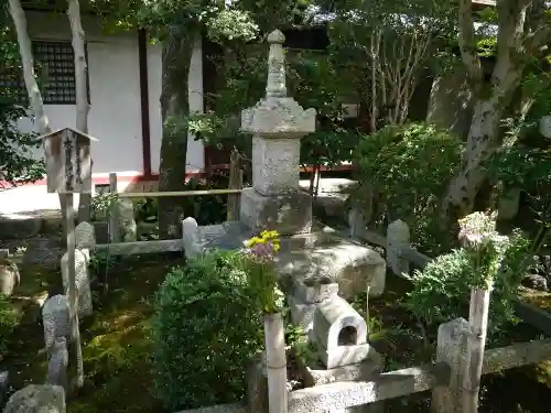 義仲寺の塔