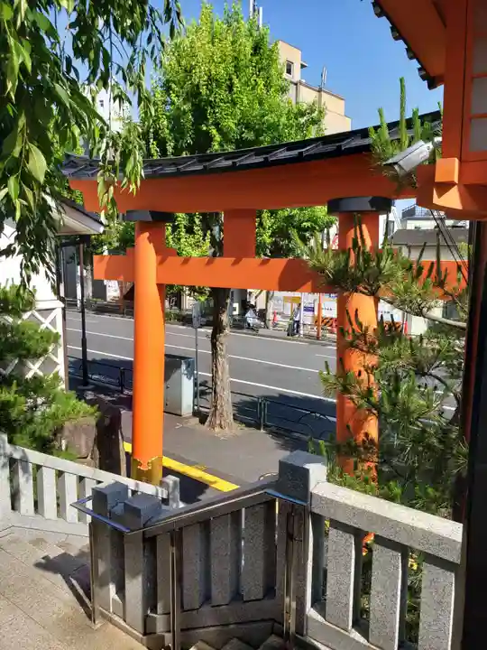 穴八幡宮の鳥居