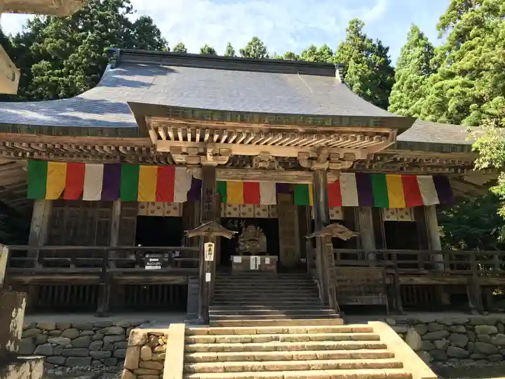 宝珠山 立石寺の本殿・本堂