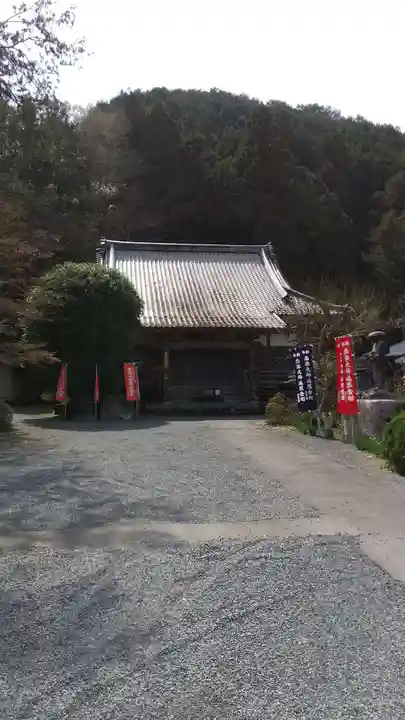 華藏寺(梅澤不動尊) の本殿・本堂
