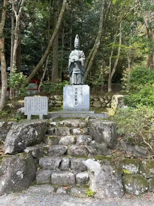 北畠神社の{uncategorized: "未分類", other: "その他", undefined: "問題あり", building: "その他建物", grave: "お墓", sacred_gate: "鳥居", guardian: "狛犬", statue: "像", buddha: "仏像", history: "歴史", nature: "自然", garden: "庭園", animal: "動物", pagoda: "塔", temizu: "手水舎", mountain_gate: "山門・神門", sanctuary: "本殿・本堂", subordinate: "末社・摂社", art: "芸術", scenery: "景色", jizo: "地蔵", ema: "絵馬", goshuin: "御朱印", omikuji: "おみくじ", items: "授与品その他", amulet: "お守り", goshuincho: "御朱印帳", eats: "食事", festival: "お祭り", votive_dance: "神楽", shichigosan: "七五三参", wedding: "結婚式", experience: "体験その他", initially: "初詣", around: "周辺", anti_infection: "感染症対策"}