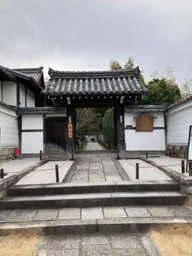 芬陀院の{uncategorized: "未分類", other: "その他", undefined: "問題あり", building: "その他建物", grave: "お墓", sacred_gate: "鳥居", guardian: "狛犬", statue: "像", buddha: "仏像", history: "歴史", nature: "自然", garden: "庭園", animal: "動物", pagoda: "塔", temizu: "手水舎", mountain_gate: "山門・神門", sanctuary: "本殿・本堂", subordinate: "末社・摂社", art: "芸術", scenery: "景色", jizo: "地蔵", ema: "絵馬", goshuin: "御朱印", omikuji: "おみくじ", items: "授与品その他", amulet: "お守り", goshuincho: "御朱印帳", eats: "食事", festival: "お祭り", votive_dance: "神楽", shichigosan: "七五三参", wedding: "結婚式", experience: "体験その他", initially: "初詣", around: "周辺", anti_infection: "感染症対策"}