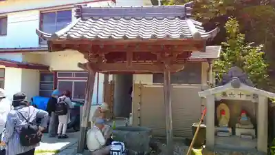 医徳院の手水舎