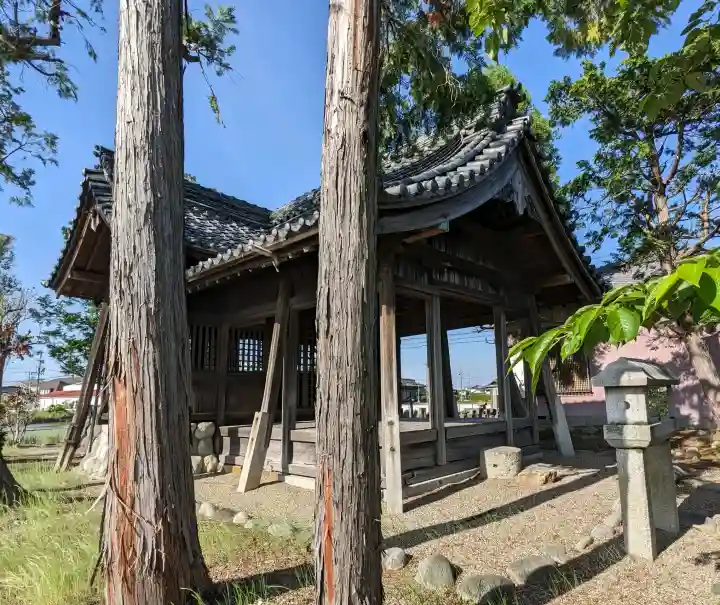 神明社(半頭神明社)の{uncategorized: "未分類", other: "その他", undefined: "問題あり", building: "その他建物", grave: "お墓", sacred_gate: "鳥居", guardian: "狛犬", statue: "像", buddha: "仏像", history: "歴史", nature: "自然", garden: "庭園", animal: "動物", pagoda: "塔", temizu: "手水舎", mountain_gate: "山門・神門", sanctuary: "本殿・本堂", subordinate: "末社・摂社", art: "芸術", scenery: "景色", jizo: "地蔵", ema: "絵馬", goshuin: "御朱印", omikuji: "おみくじ", items: "授与品その他", amulet: "お守り", goshuincho: "御朱印帳", eats: "食事", festival: "お祭り", votive_dance: "神楽", shichigosan: "七五三参", wedding: "結婚式", experience: "体験その他", initially: "初詣", around: "周辺", anti_infection: "感染症対策"}