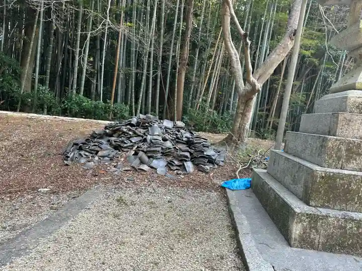 圡生神社の{uncategorized: "未分類", other: "その他", undefined: "問題あり", building: "その他建物", grave: "お墓", sacred_gate: "鳥居", guardian: "狛犬", statue: "像", buddha: "仏像", history: "歴史", nature: "自然", garden: "庭園", animal: "動物", pagoda: "塔", temizu: "手水舎", mountain_gate: "山門・神門", sanctuary: "本殿・本堂", subordinate: "末社・摂社", art: "芸術", scenery: "景色", jizo: "地蔵", ema: "絵馬", goshuin: "御朱印", omikuji: "おみくじ", items: "授与品その他", amulet: "お守り", goshuincho: "御朱印帳", eats: "食事", festival: "お祭り", votive_dance: "神楽", shichigosan: "七五三参", wedding: "結婚式", experience: "体験その他", initially: "初詣", around: "周辺", anti_infection: "感染症対策"}