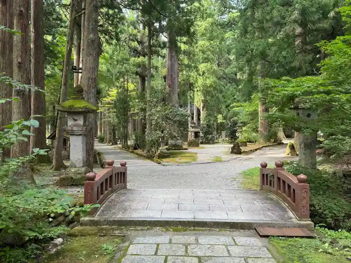 雄山神社中宮祈願殿(富山県)