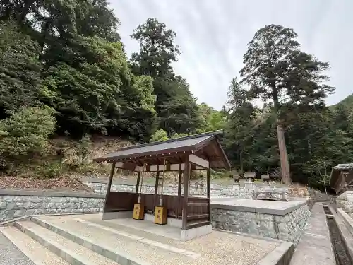 安志加茂神社の{uncategorized: "未分類", other: "その他", undefined: "問題あり", building: "その他建物", grave: "お墓", sacred_gate: "鳥居", guardian: "狛犬", statue: "像", buddha: "仏像", history: "歴史", nature: "自然", garden: "庭園", animal: "動物", pagoda: "塔", temizu: "手水舎", mountain_gate: "山門・神門", sanctuary: "本殿・本堂", subordinate: "末社・摂社", art: "芸術", scenery: "景色", jizo: "地蔵", ema: "絵馬", goshuin: "御朱印", omikuji: "おみくじ", items: "授与品その他", amulet: "お守り", goshuincho: "御朱印帳", eats: "食事", festival: "お祭り", votive_dance: "神楽", shichigosan: "七五三参", wedding: "結婚式", experience: "体験その他", initially: "初詣", around: "周辺", anti_infection: "感染症対策"}