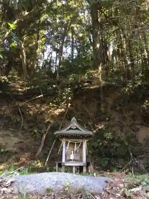 佐波々地祇神社の末社・摂社