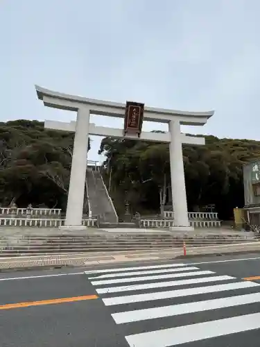 大洗磯前神社の{uncategorized: "未分類", other: "その他", undefined: "問題あり", building: "その他建物", grave: "お墓", sacred_gate: "鳥居", guardian: "狛犬", statue: "像", buddha: "仏像", history: "歴史", nature: "自然", garden: "庭園", animal: "動物", pagoda: "塔", temizu: "手水舎", mountain_gate: "山門・神門", sanctuary: "本殿・本堂", subordinate: "末社・摂社", art: "芸術", scenery: "景色", jizo: "地蔵", ema: "絵馬", goshuin: "御朱印", omikuji: "おみくじ", items: "授与品その他", amulet: "お守り", goshuincho: "御朱印帳", eats: "食事", festival: "お祭り", votive_dance: "神楽", shichigosan: "七五三参", wedding: "結婚式", experience: "体験その他", initially: "初詣", around: "周辺", anti_infection: "感染症対策"}