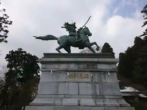 埴生護國八幡宮の像