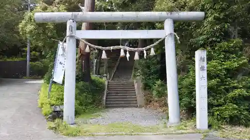 六所神社の鳥居