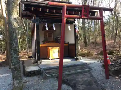 新屋山神社の末社・摂社
