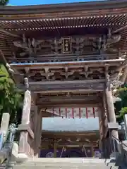 小国両神社の山門