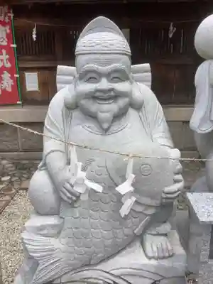 新羅神社の像