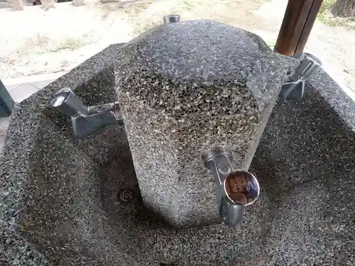 洲到止八幡宮の手水舎