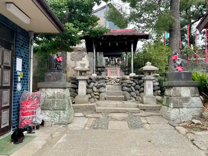 向陵稲荷神社の{uncategorized: "未分類", other: "その他", undefined: "問題あり", building: "その他建物", grave: "お墓", sacred_gate: "鳥居", guardian: "狛犬", statue: "像", buddha: "仏像", history: "歴史", nature: "自然", garden: "庭園", animal: "動物", pagoda: "塔", temizu: "手水舎", mountain_gate: "山門・神門", sanctuary: "本殿・本堂", subordinate: "末社・摂社", art: "芸術", scenery: "景色", jizo: "地蔵", ema: "絵馬", goshuin: "御朱印", omikuji: "おみくじ", items: "授与品その他", amulet: "お守り", goshuincho: "御朱印帳", eats: "食事", festival: "お祭り", votive_dance: "神楽", shichigosan: "七五三参", wedding: "結婚式", experience: "体験その他", initially: "初詣", around: "周辺", anti_infection: "感染症対策"}