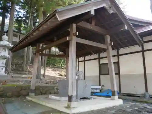 頼岳寺の手水舎