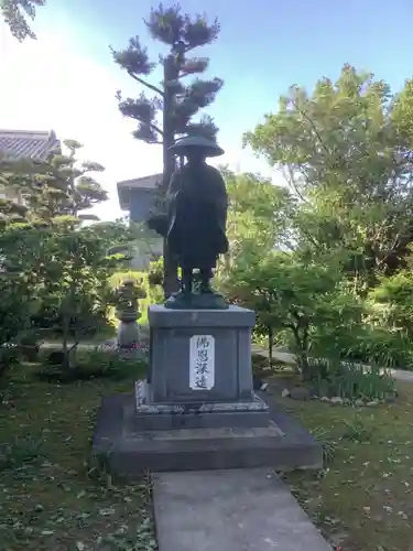 祐専寺の像