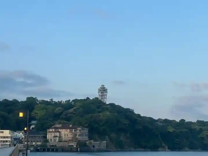 江島神社の{uncategorized: "未分類", other: "その他", undefined: "問題あり", building: "その他建物", grave: "お墓", sacred_gate: "鳥居", guardian: "狛犬", statue: "像", buddha: "仏像", history: "歴史", nature: "自然", garden: "庭園", animal: "動物", pagoda: "塔", temizu: "手水舎", mountain_gate: "山門・神門", sanctuary: "本殿・本堂", subordinate: "末社・摂社", art: "芸術", scenery: "景色", jizo: "地蔵", ema: "絵馬", goshuin: "御朱印", omikuji: "おみくじ", items: "授与品その他", amulet: "お守り", goshuincho: "御朱印帳", eats: "食事", festival: "お祭り", votive_dance: "神楽", shichigosan: "七五三参", wedding: "結婚式", experience: "体験その他", initially: "初詣", around: "周辺", anti_infection: "感染症対策"}