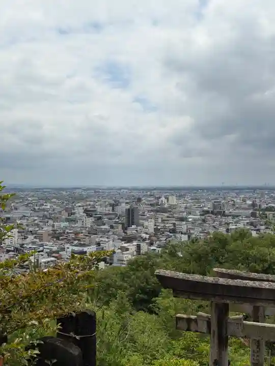 岐阜稲荷山本社の{uncategorized: "未分類", other: "その他", undefined: "問題あり", building: "その他建物", grave: "お墓", sacred_gate: "鳥居", guardian: "狛犬", statue: "像", buddha: "仏像", history: "歴史", nature: "自然", garden: "庭園", animal: "動物", pagoda: "塔", temizu: "手水舎", mountain_gate: "山門・神門", sanctuary: "本殿・本堂", subordinate: "末社・摂社", art: "芸術", scenery: "景色", jizo: "地蔵", ema: "絵馬", goshuin: "御朱印", omikuji: "おみくじ", items: "授与品その他", amulet: "お守り", goshuincho: "御朱印帳", eats: "食事", festival: "お祭り", votive_dance: "神楽", shichigosan: "七五三参", wedding: "結婚式", experience: "体験その他", initially: "初詣", around: "周辺", anti_infection: "感染症対策"}