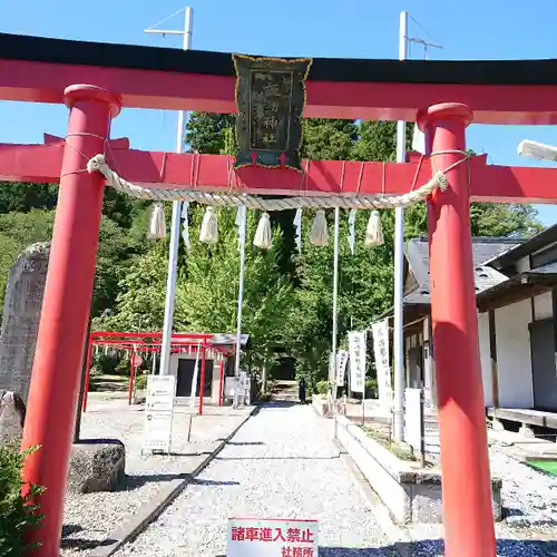 諏訪神社の鳥居