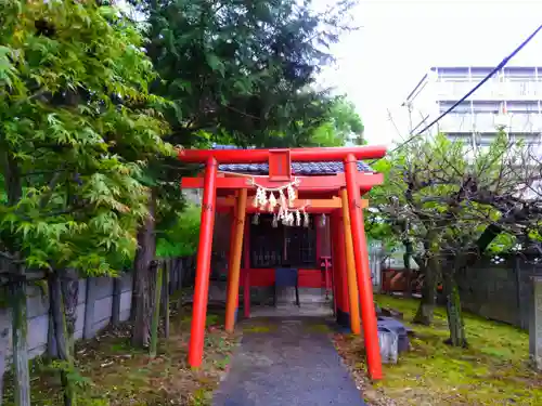 稲荷社（義市稲荷社）の鳥居