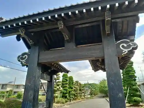 富士山久遠寺の山門